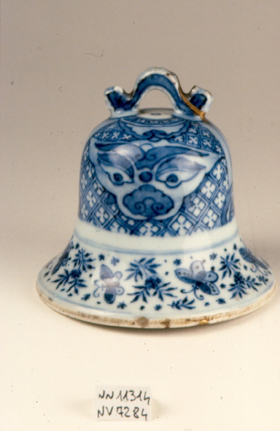 motivi decorativi zoomorfi (campana, opera isolata) - ambito cinese (seconda metà sec. XVII)