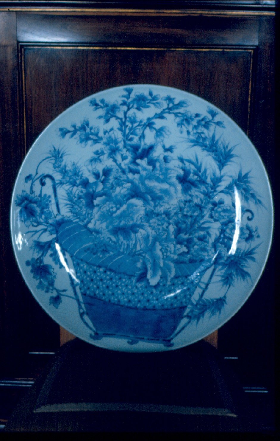 motivi decorativi floreali (piatto) - ambito cinese (secc. XVIII/ XIX)