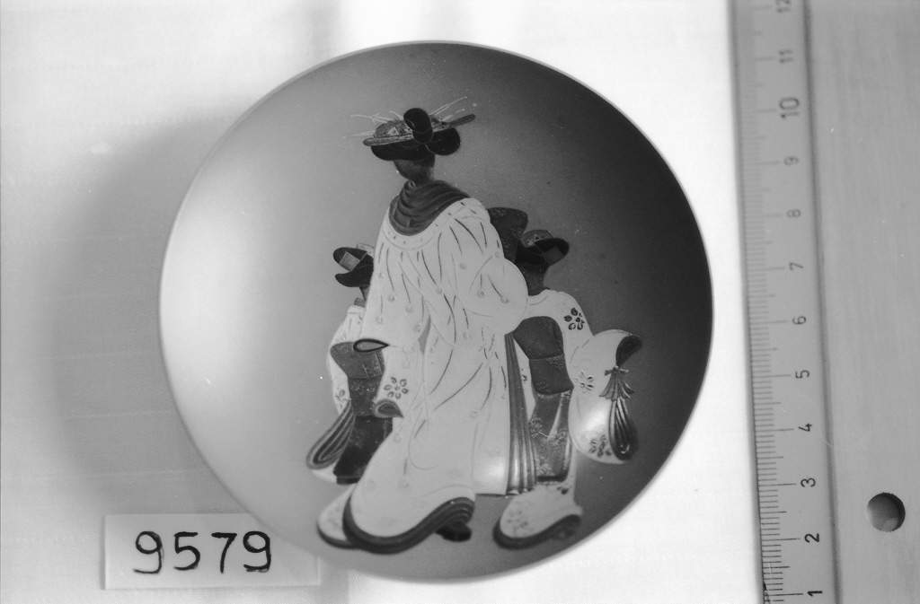 geisha (coppetta, opera isolata) di Koma Seiho (seconda metà sec. XIX)