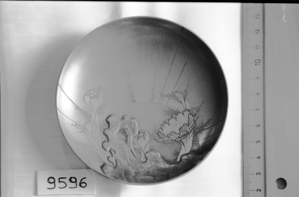 simboli del Capodanno (fukujuso), elementi decorativi (coppetta, opera isolata) - ambito giapponese (seconda metà sec. XIX)