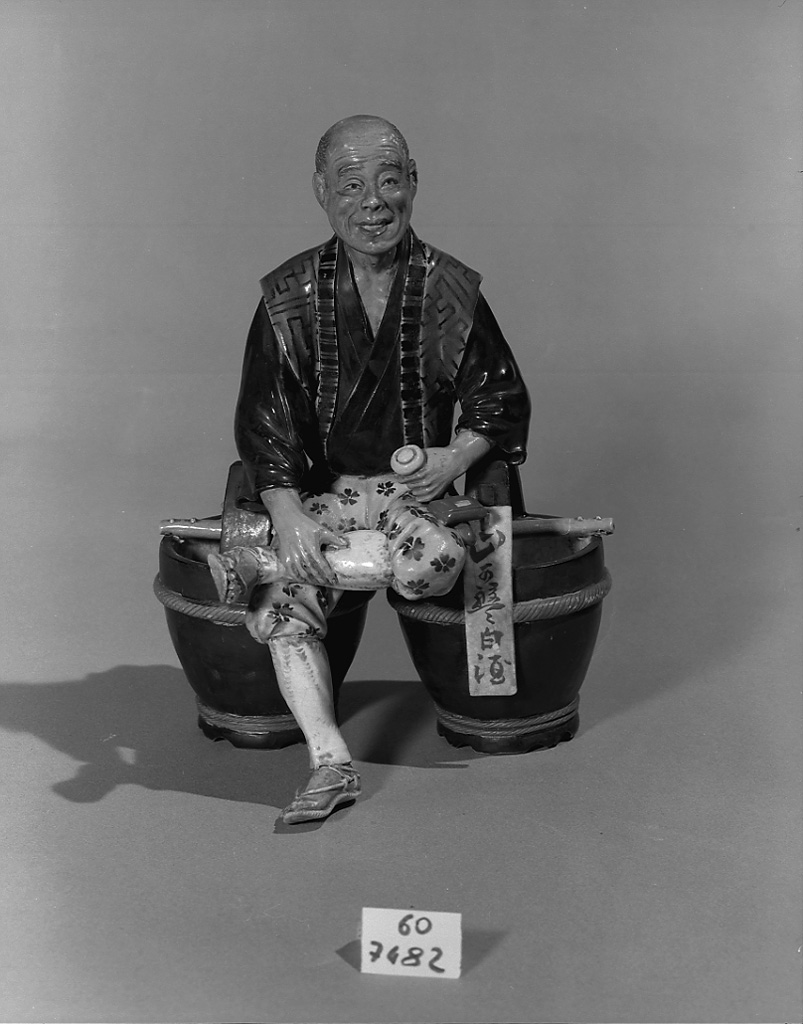 figura maschile seduta (statuetta, opera isolata) - ambito giapponese (sec. XIX)