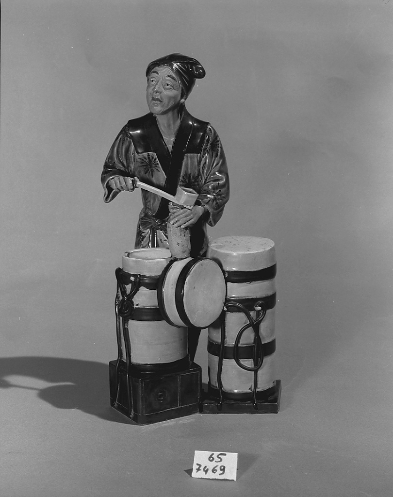 venditore di sakè (statuetta, opera isolata) - ambito giapponese (sec. XIX)