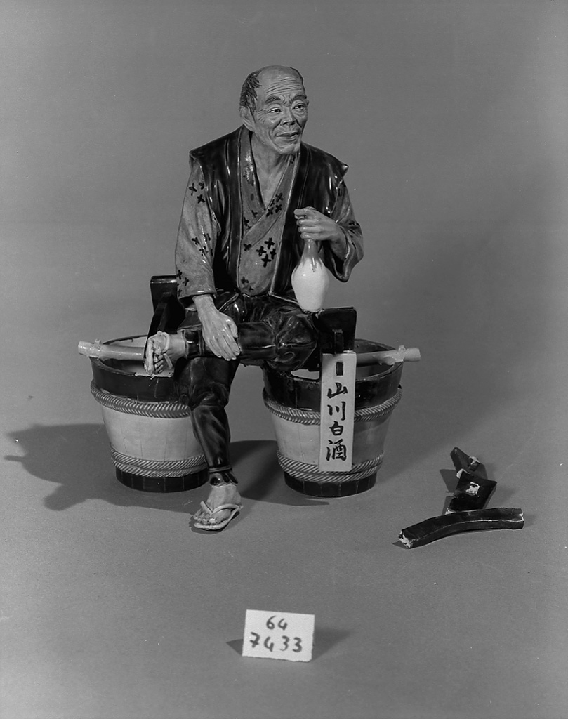 venditore di sakè (statuetta, opera isolata) - ambito giapponese (sec. XIX)