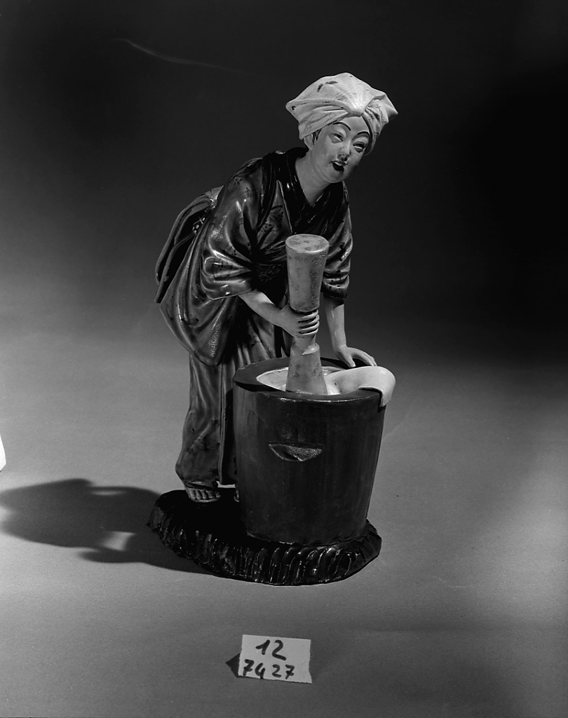 figura femminile (statuetta, opera isolata) - ambito giapponese (sec. XIX)