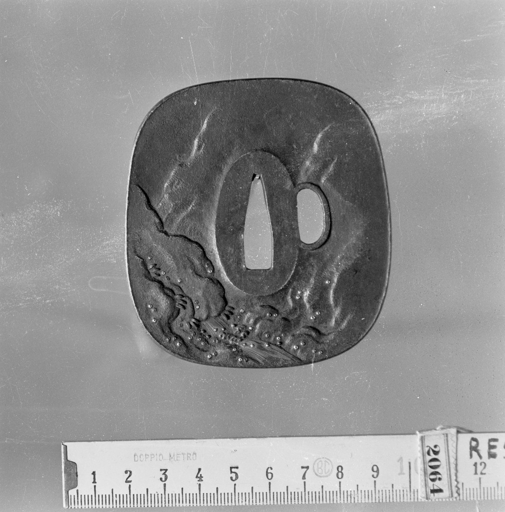 tigre presso una cascata, paesaggio con animali (placchetta di spada, insieme) di Nagayuki detto Toshiyuki (sec. XIX)