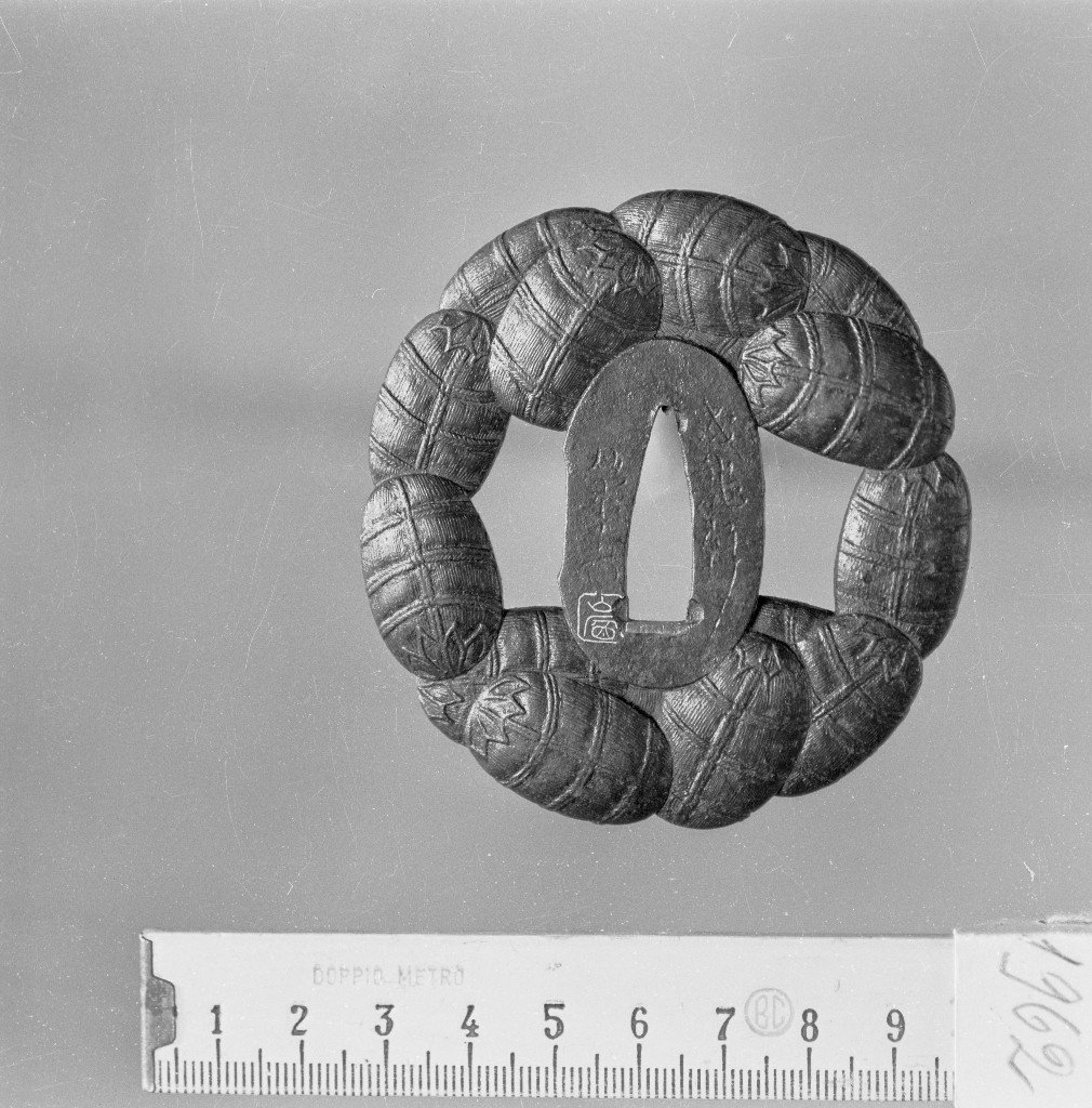 Sacchi di riso, elementi decorativi (placchetta di spada, insieme) di Seiryuken Eijo (sec. XVIII)