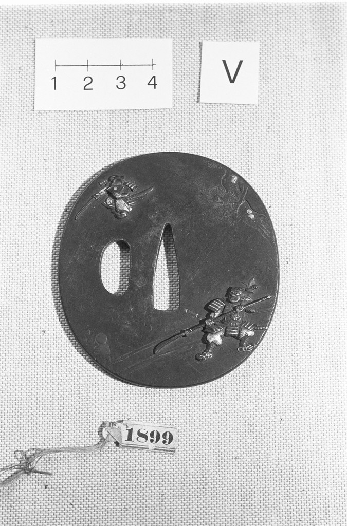 Combattimento di Benkei e Yoshitsune sul ponte Gojo, leggenda giapponese (placchetta di spada, insieme) di Yoshimasa (secc. XVIII/ XIX)