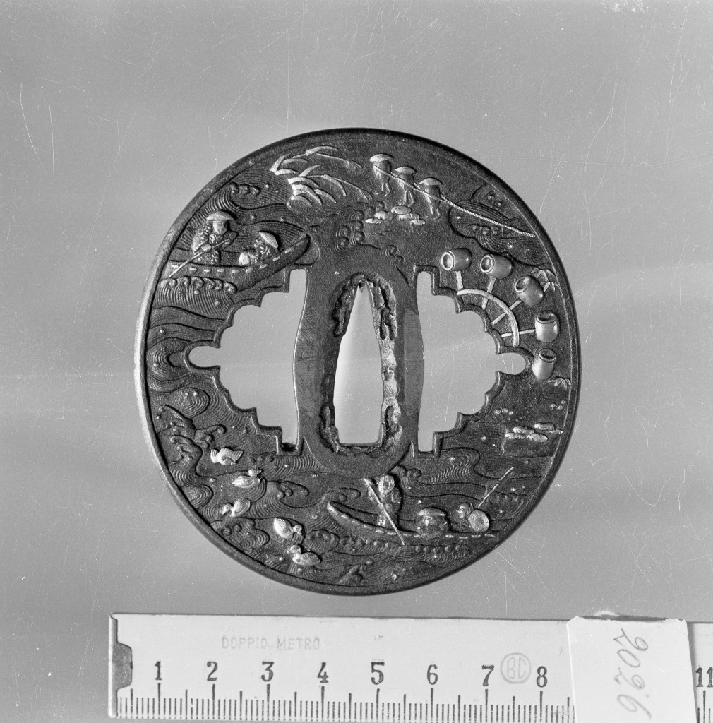 Imbarcazioni e mulini, paesaggio marino (placchetta di spada, insieme) - ambito giapponese (secc. XVIII/ XIX)