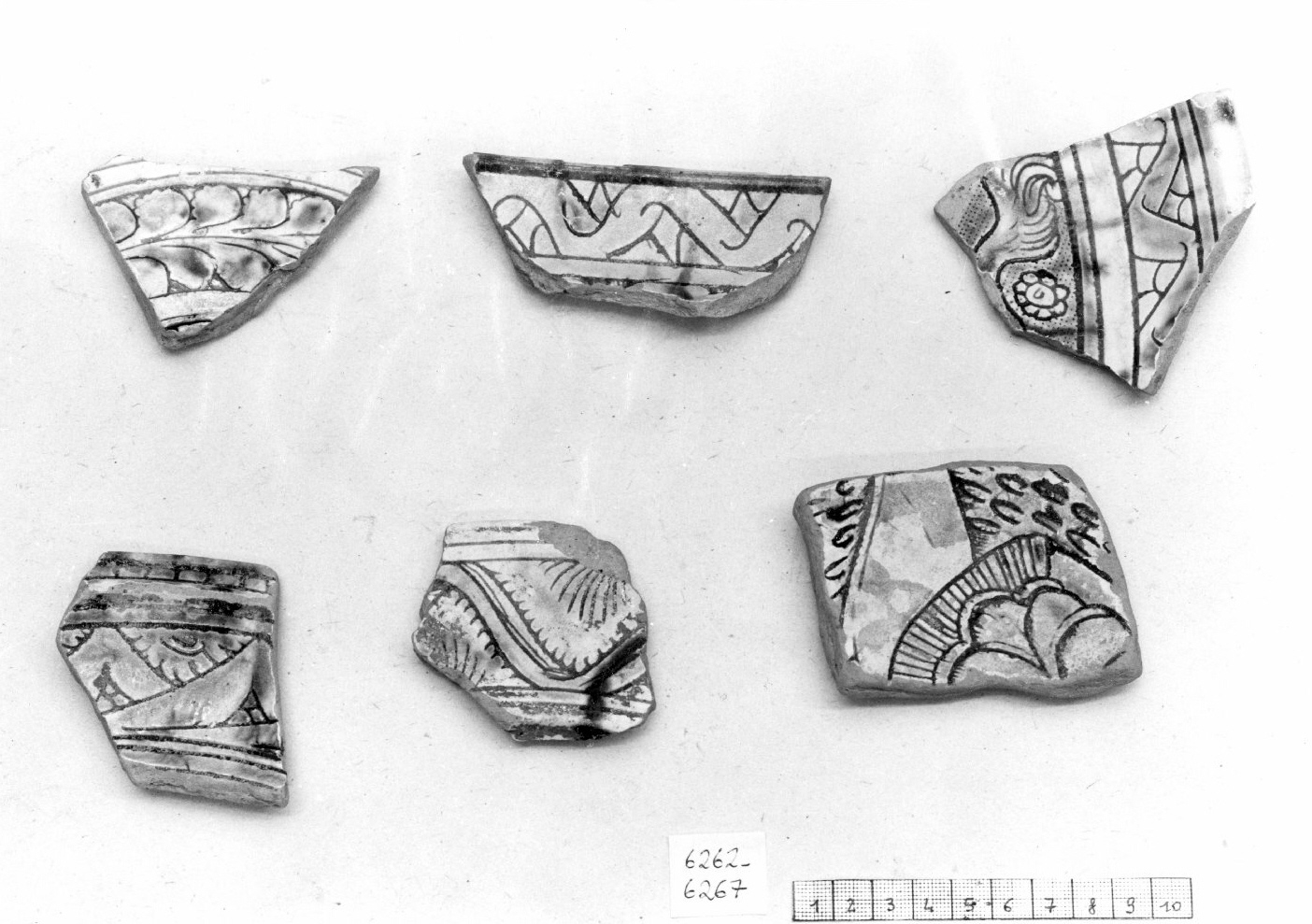 motivi decorativi vegetali (scodella, frammento) - ambito veneto (fine sec. XV)