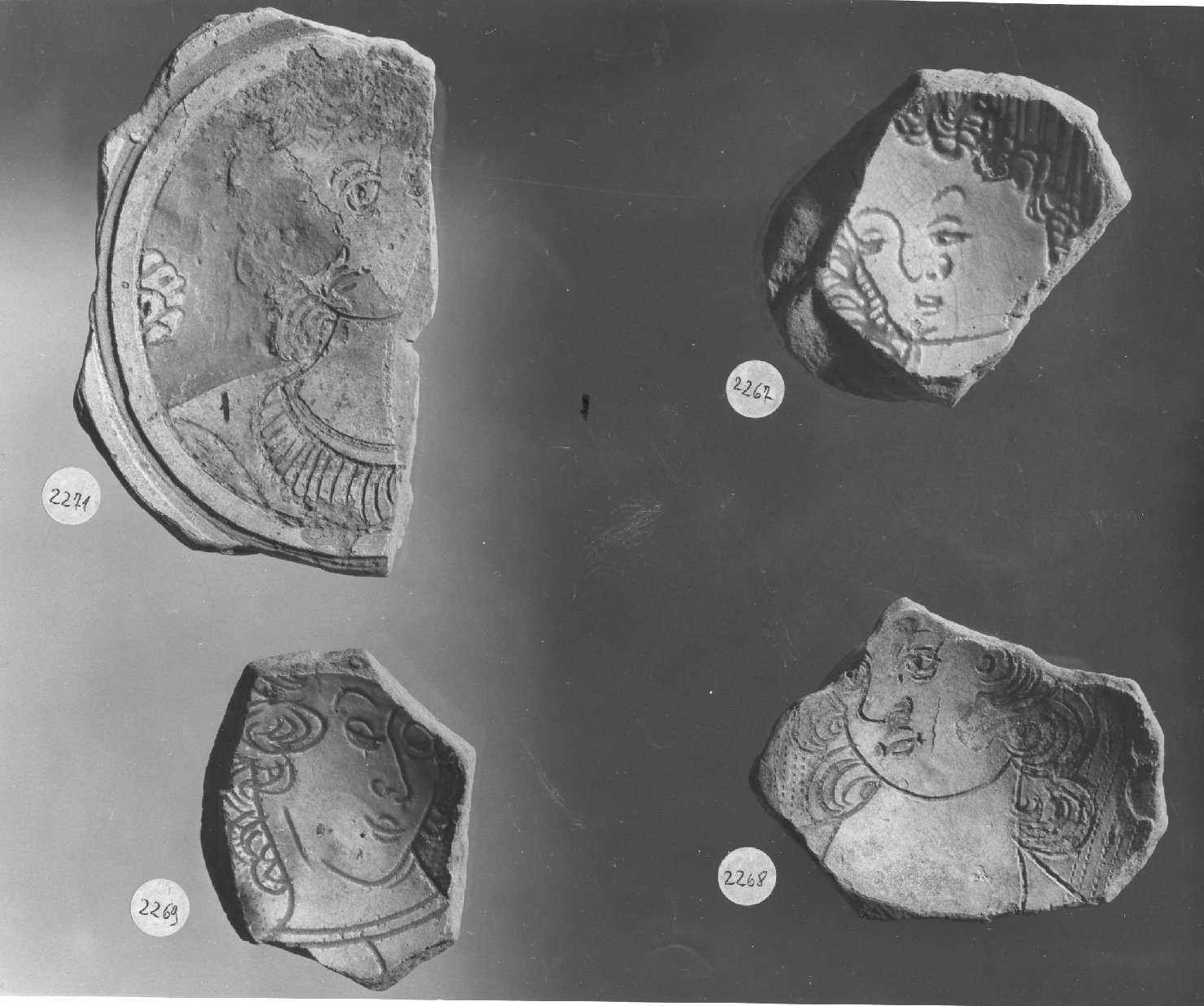 busto femminile (tazza, frammento) - ambito veneziano (fine sec. XV)