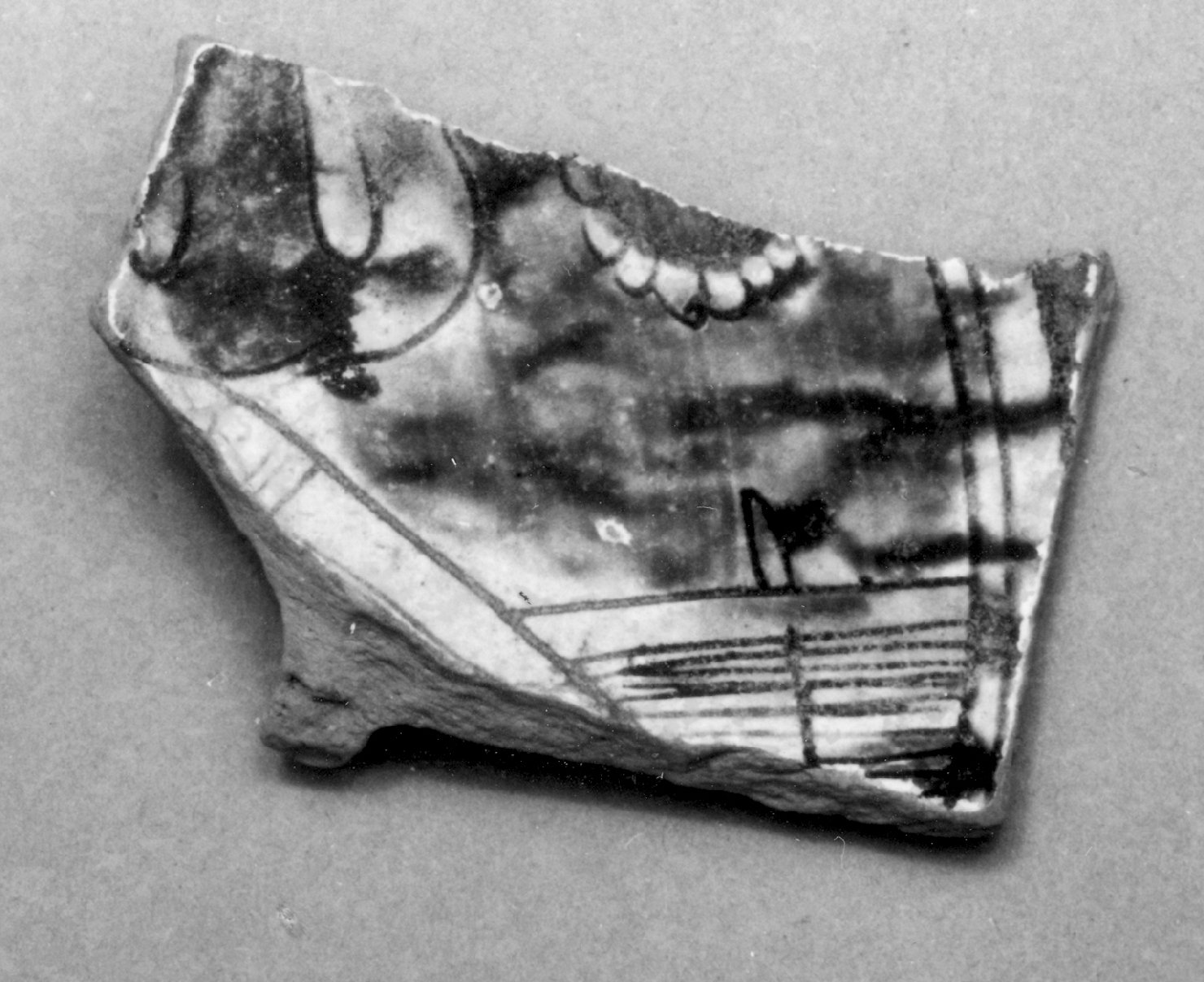 figura femminile (piatto, frammento) - ambito veneto (prima metà sec. XVI)