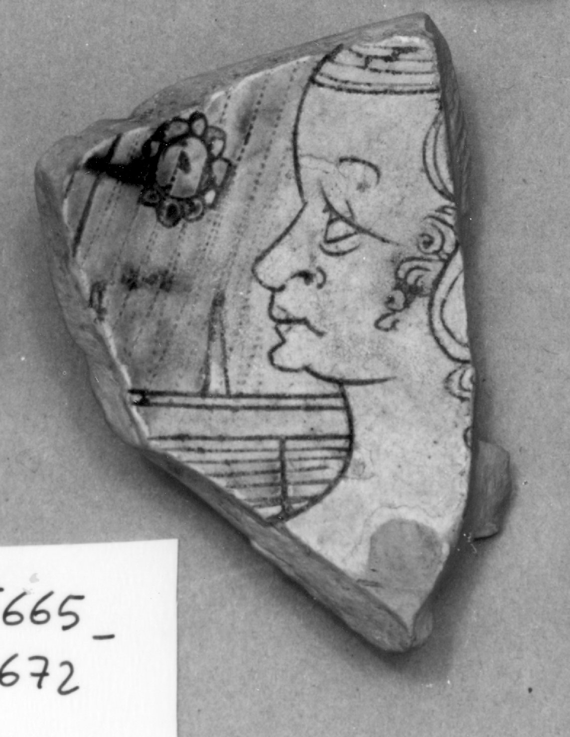 ritratto di donna (scodella, frammento) - ambito veneto (inizio sec. XVI)