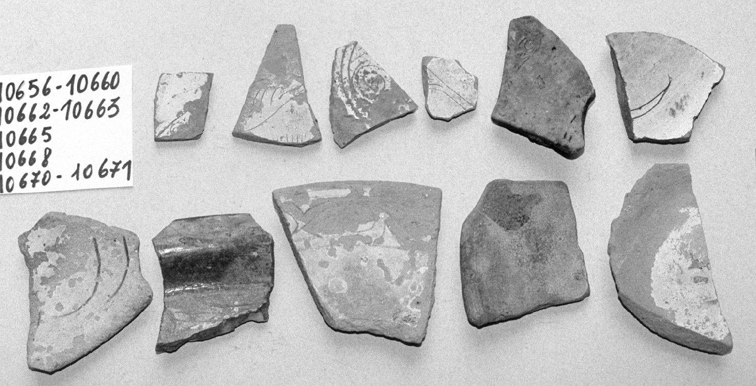 motivi decorativi vegetali (piatto, frammento) - manifattura balcanica (sec. XVIII)