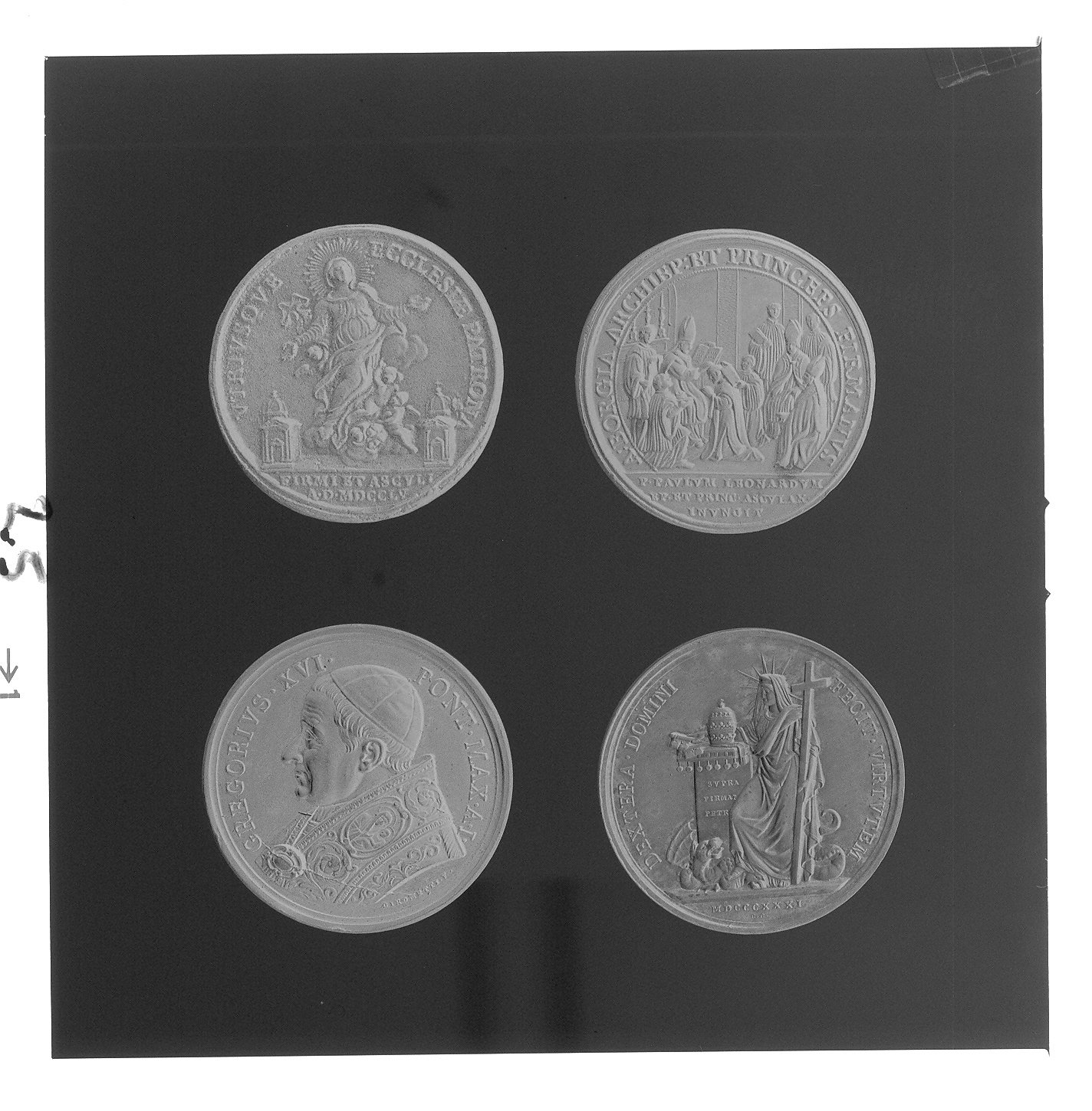 ritratto di papa Gregorio XVI (medaglia, opera isolata) - bottega romana (sec. XIX)