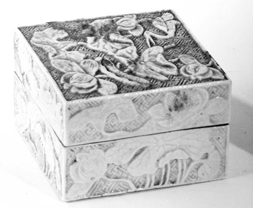 motivi decorativi floreali (scatola, opera isolata) - ambito cinese (sec. XVIII)