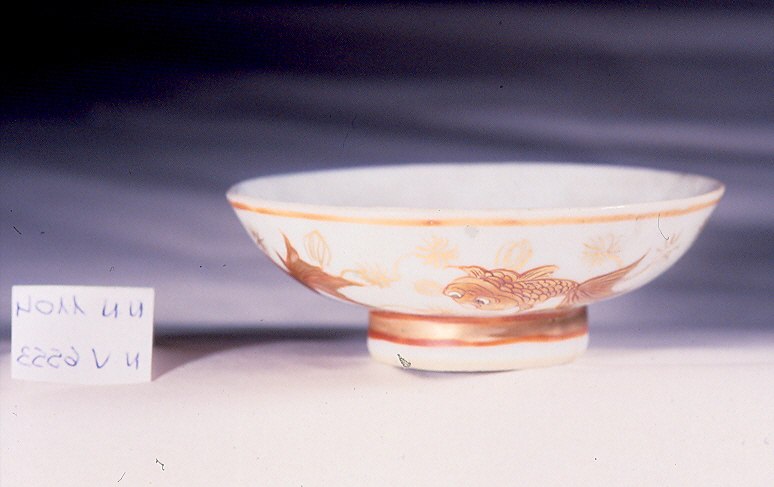 pesci (tazzina, serie) - ambito cinese (prima metà sec. XVIII)