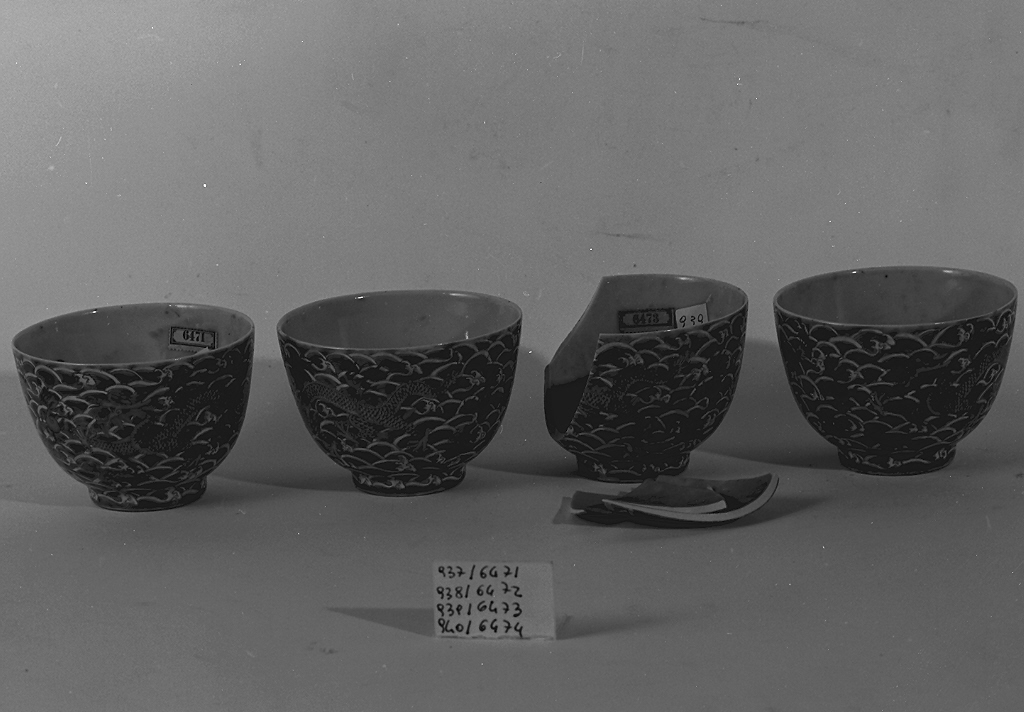 draghi tra le onde (tazza, serie) - ambito cinese (prima metà sec. XIX)