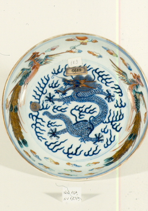 animali fantastici (piatto, opera isolata) - ambito cinese (ultimo quarto sec. XIX)