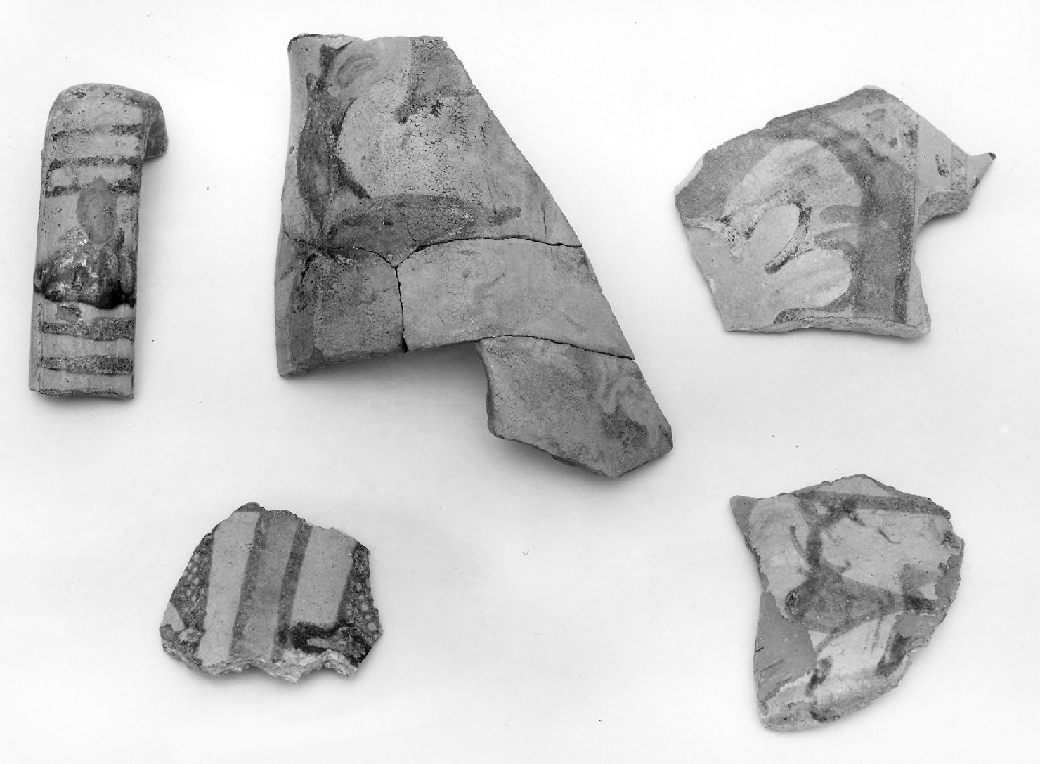 motivi decorativi (bacile ansato, frammento) - ambito veneziano (sec. XIV)