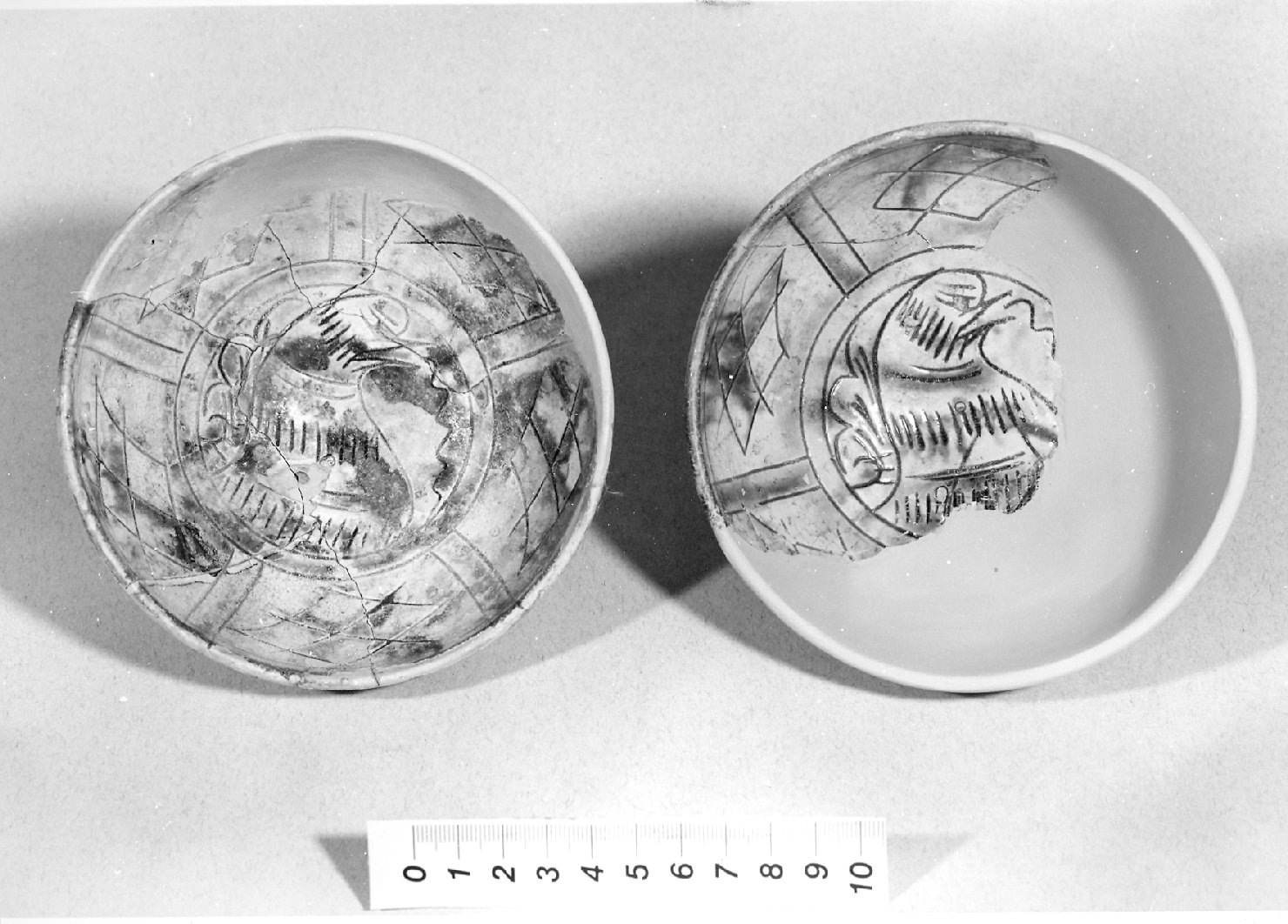 motivi decorativi (scodella, frammento) - ambito veneziano (secc. XIV/ XV)