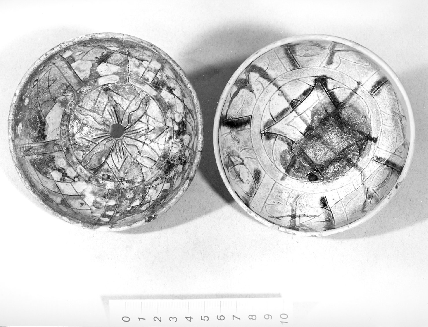 motivi decorativi (scodella, frammento) - ambito veneziano (secc. XIV/ XV)