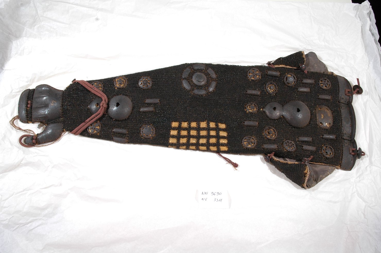 motivi decorativi floreali (guanto, opera isolata) - ambito giapponese (secc. XVII/ XIX)