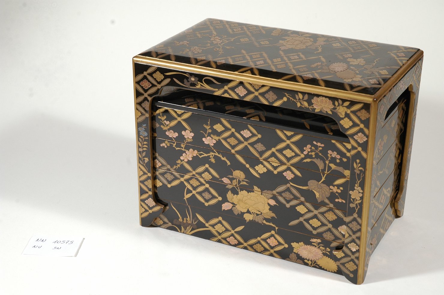 motivi decorativi (portavivande, opera isolata) - ambito giapponese (secc. XVII/ XIX)