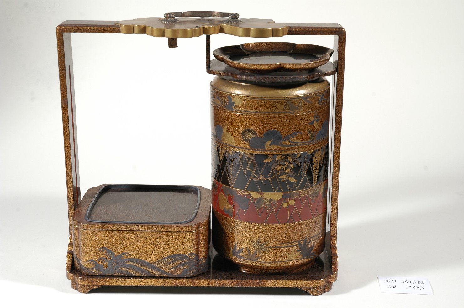 motivi decorativi (servizio da colazione, insieme) - ambito giapponese (secc. XVII/ XIX)