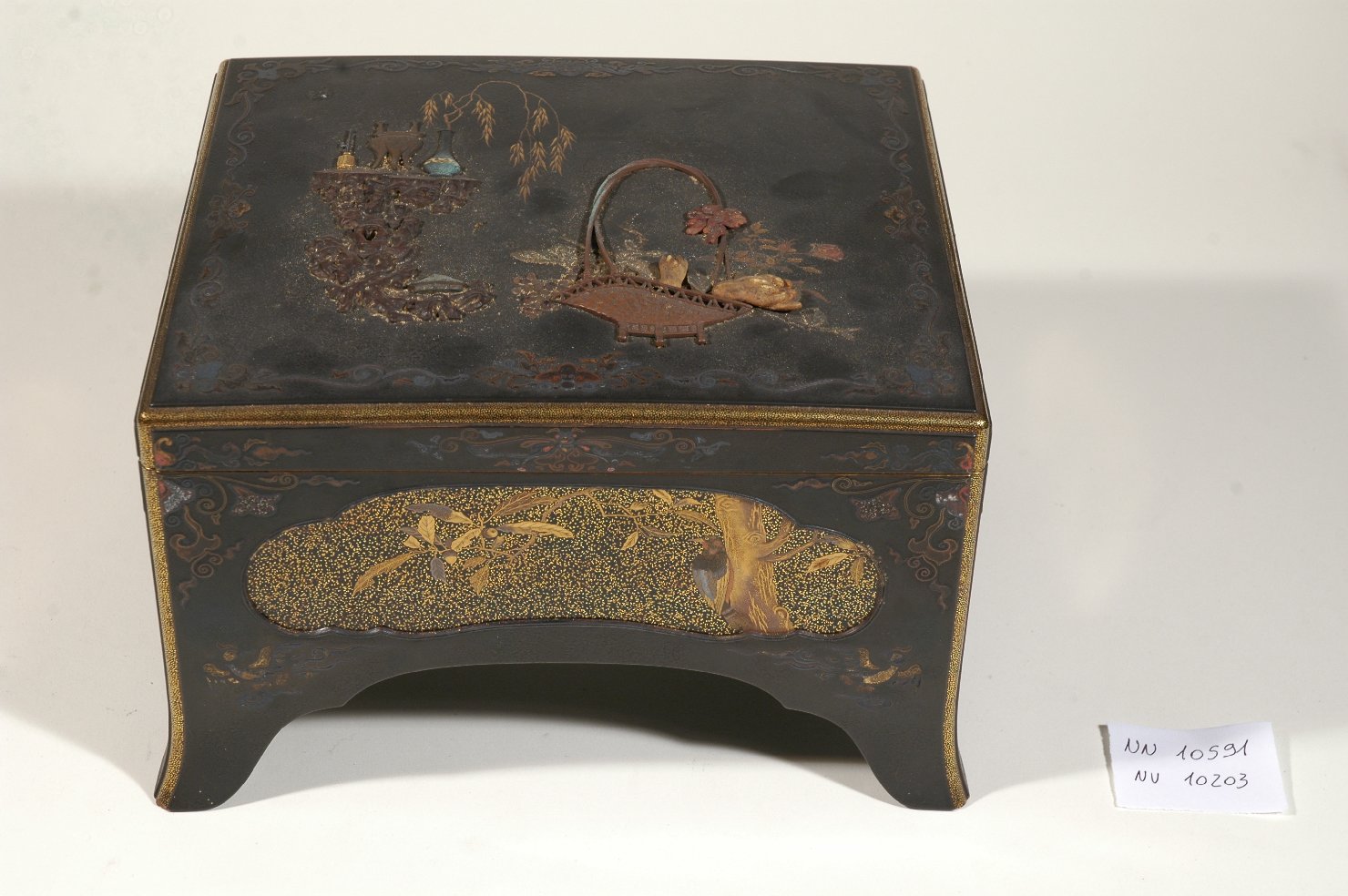 motivi decorativi (scatola, opera isolata) - ambito giapponese (secc. XVII/ XIX)