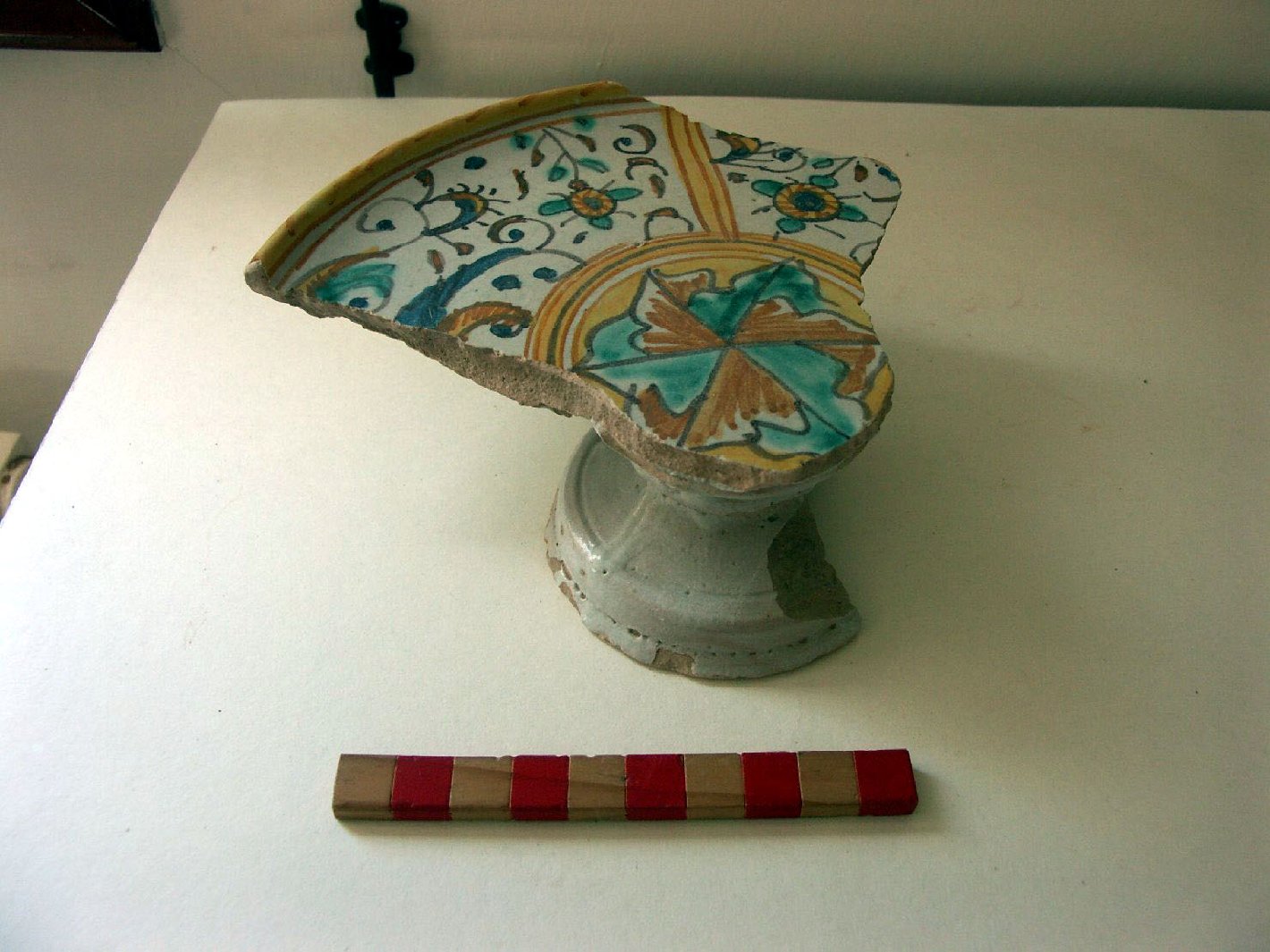 fruttiera, frammento - ambito veneto (secc. XVI/ XVII)