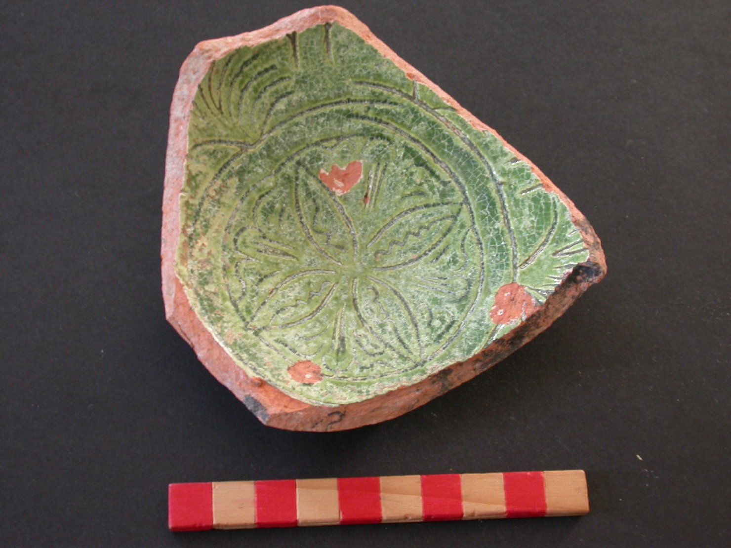 motivi decorativi vegetali a palmette (scodella, frammento) - ambito veneziano (fine/inizio secc. XIV/ XV)
