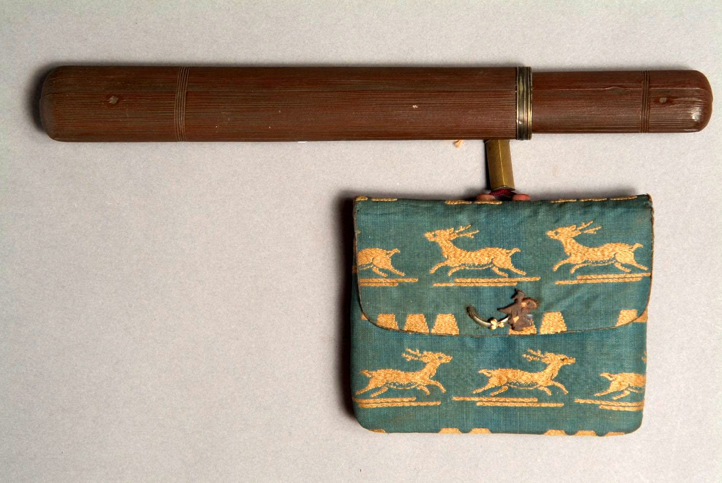 cervi (custodia per pipa e tabacco, opera isolata) - ambito giapponese (secc. XVII/ XIX)