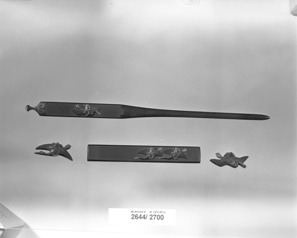 elementi decorativi (mitokoromono, opera isolata) - ambito giapponese (secc. XVI/ XIX)