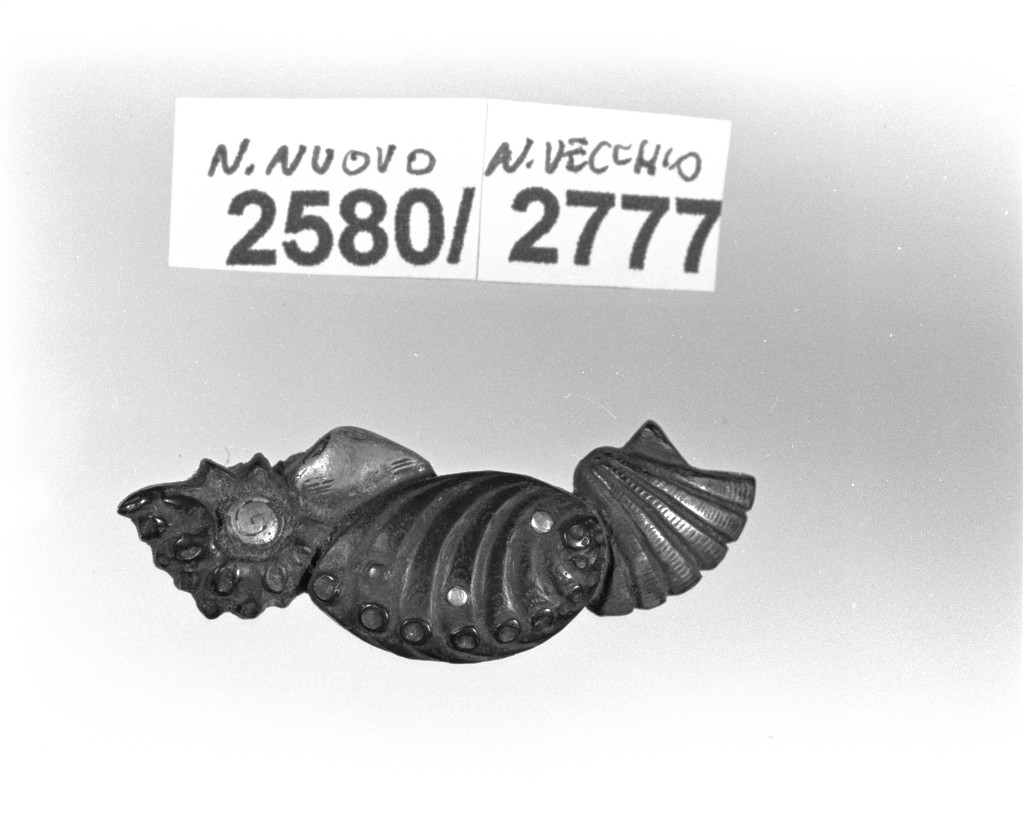 elementi decorativi (menuki, opera isolata) - ambito giapponese (secc. XVI/ XIX)