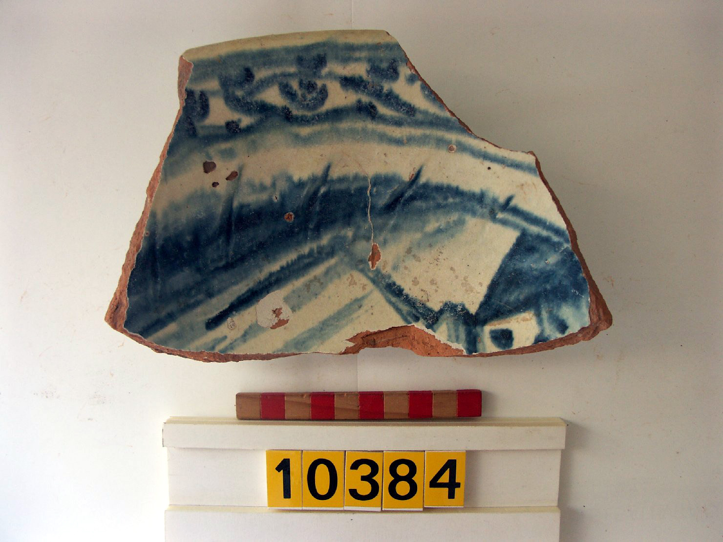 motivi decorativi geometrici (piatto, frammento) - ambito veneto (secc. XVI/ XVII)