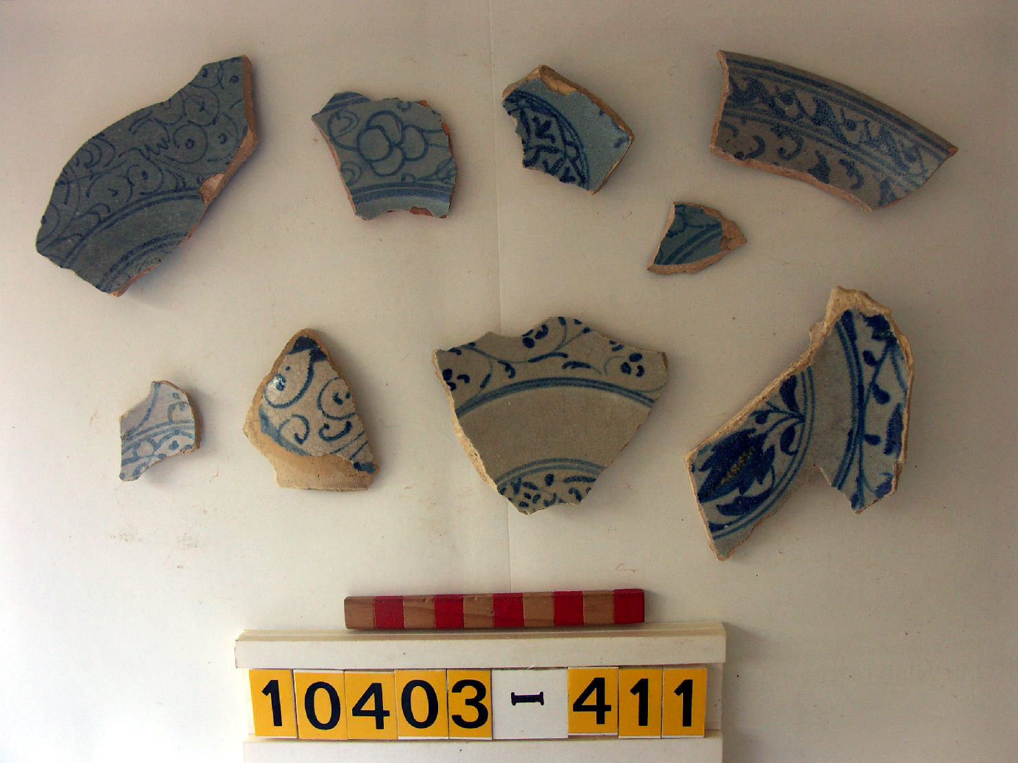 motivi decorativi geometrici (piatto, frammento) - ambito veneto (secc. XVI/ XVII)