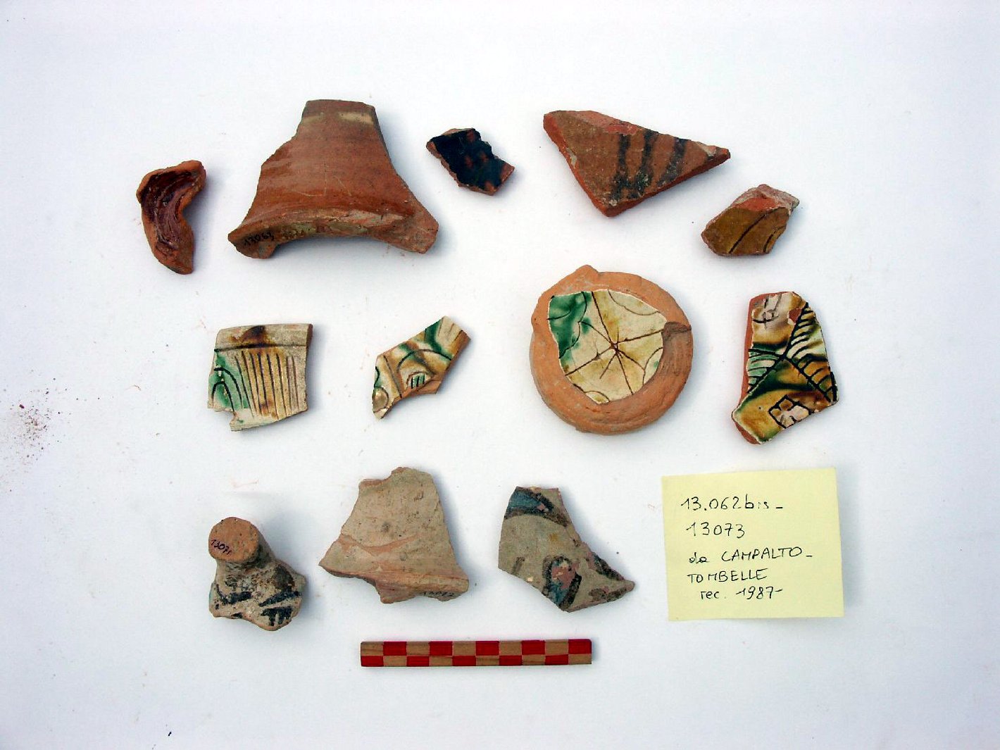 motivi decorativi (bacino, frammento) - ambito veneto (secc. XIV/ XV)