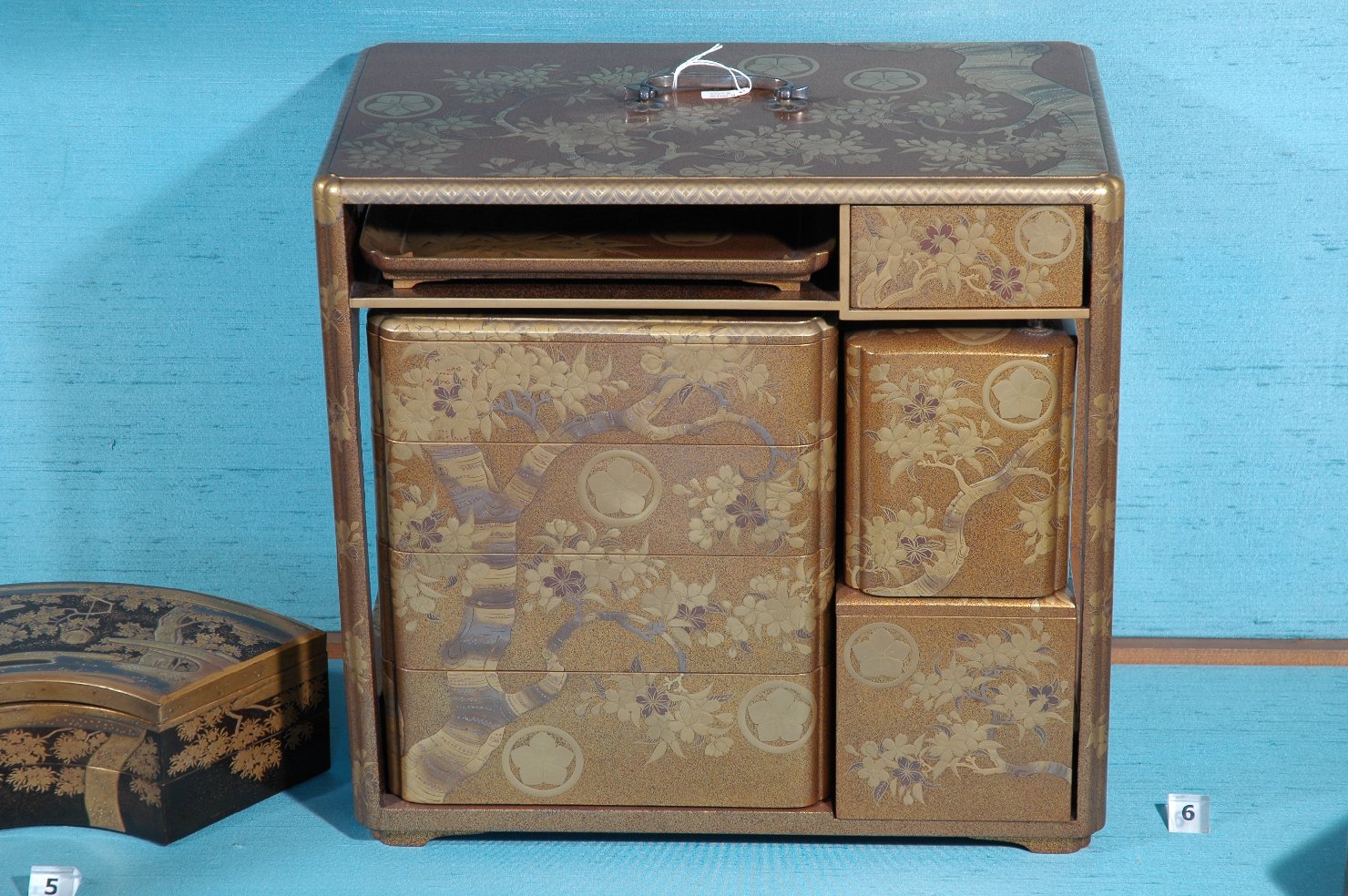 motivi decorativi (servizio da colazione, insieme) - ambito giapponese (secc. XVII/ XIX)