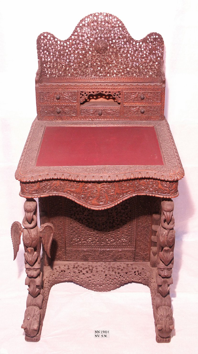 motivi decorativi vegetali e animali (scrittoio, opera isolata) - manifattura birmana (sec. XIX)