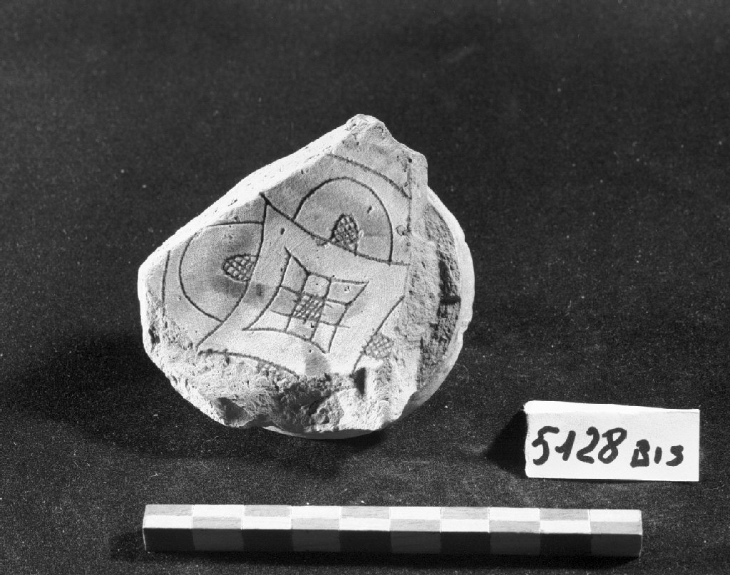 motivo decorativo geometrico (scodella, frammento) - produzione veneziana (secc. XIV/ XV)