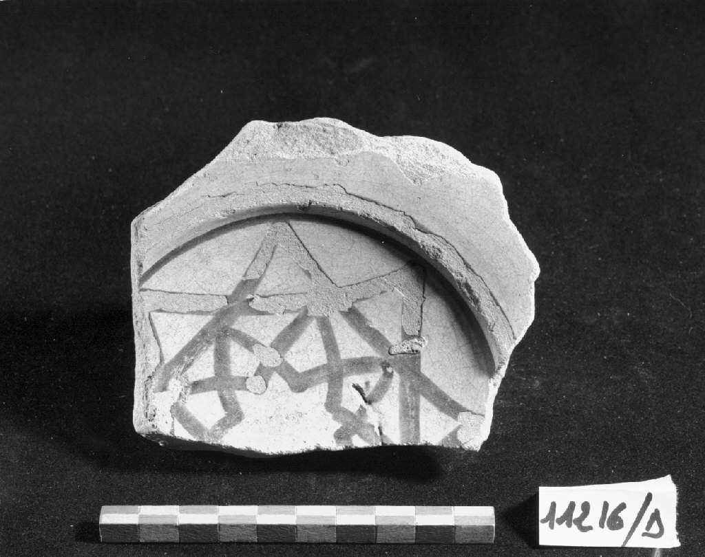 motivo decorativo geometrico (piatto, frammento) - produzione valenciana (secc. XIV/ XV)