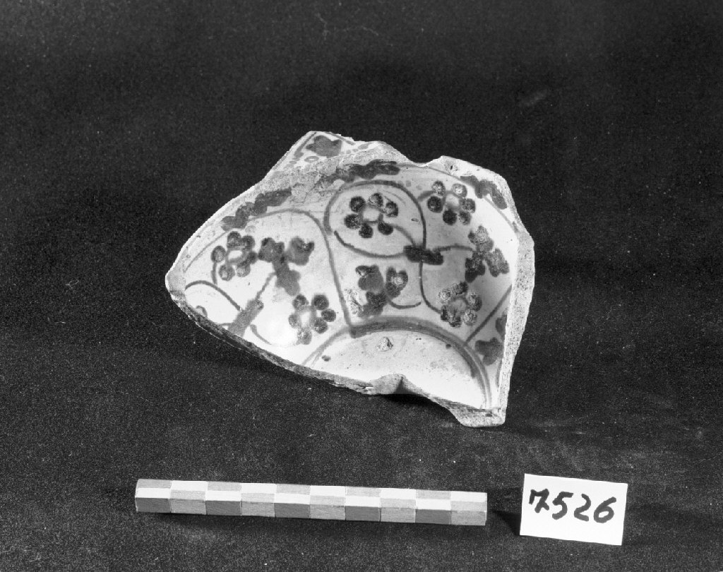 motivo decorativo geometrico (scodella, frammento) - produzione valenciana (secc. XIV/ XV)