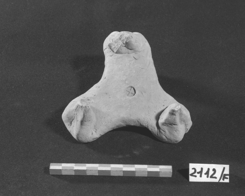 motivo decorativo a valve di conchiglia (treppiede, opera isolata) - produzione veneziana (secc. XIII/ XVII)