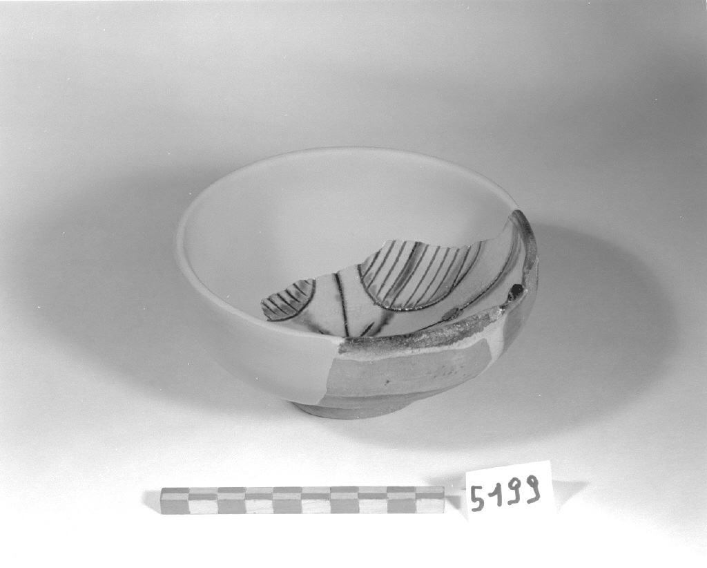 motivo decorativo fitomorfo (scodella, opera isolata) - produzione veneziana (secc. XIV/ XV)