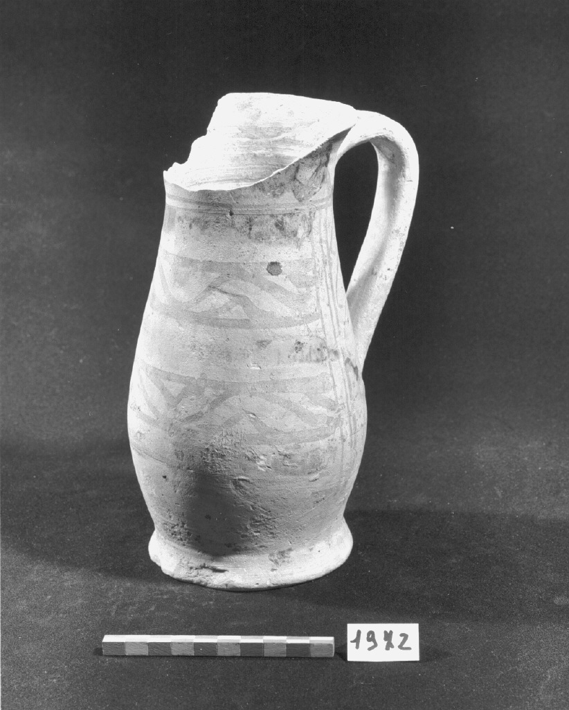 motivi decorativi vegetali stilizzati (boccale, opera isolata) - produzione veneziana (secc. XIV/ XV)