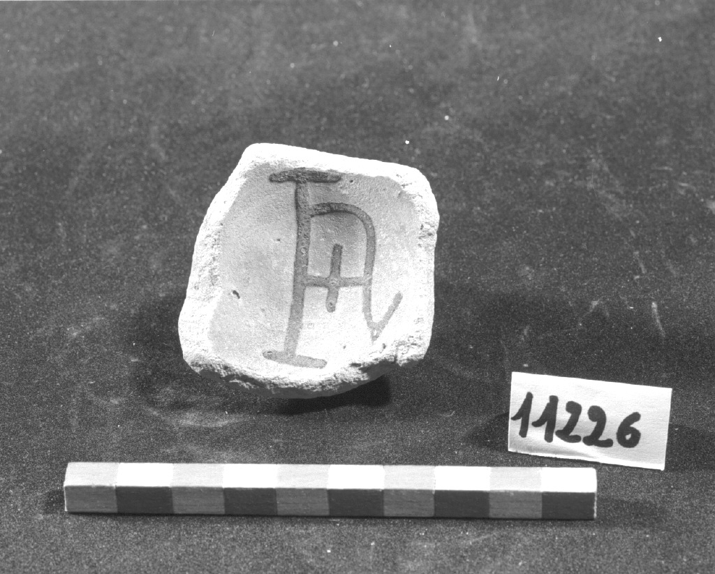 iscrizione (scodellina, frammento) - produzione Italia meridionale (secc. XIII/ XIV)