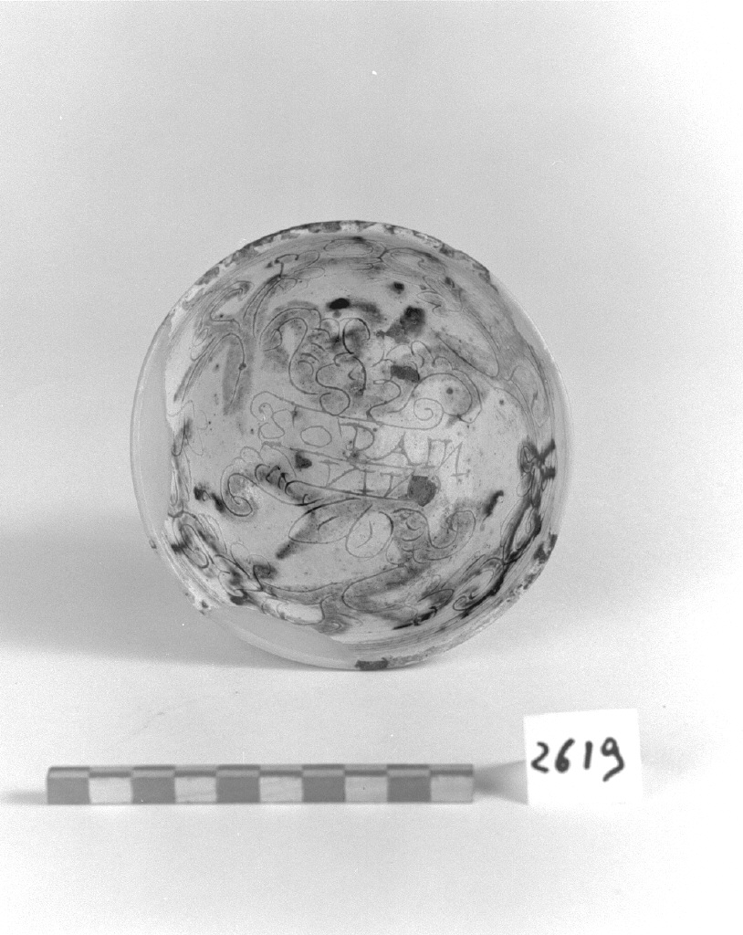 motivo decorativo fitomorfo (scodella, opera isolata) - produzione veneziana (secc. XVI/ XVII)