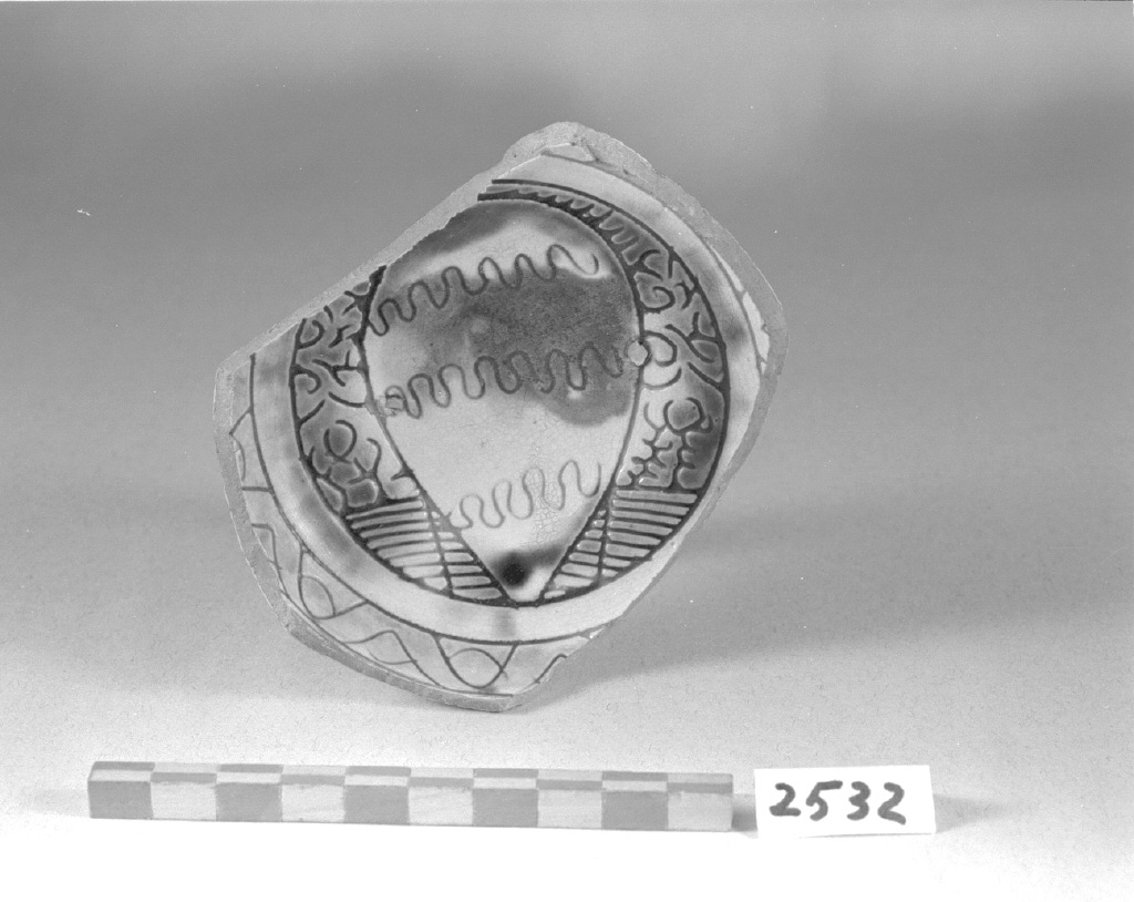 stemma gentilizio (scodella, frammento) - produzione veneziana (fine sec. XV)