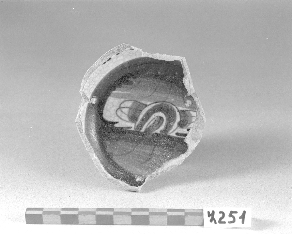 motivo decorativo (scodella, frammento) - bottega faentina (secc. XV/ XVI)