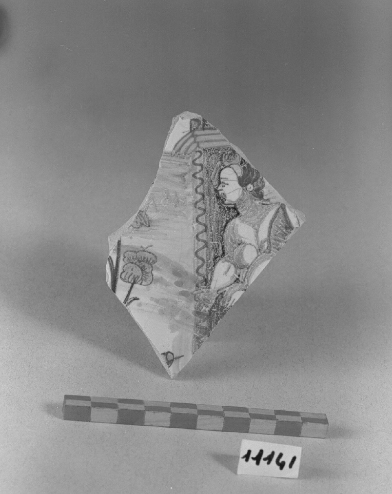 figura femminile nuda (piastrella, frammento) - produzione veneziana (secc. XVI/ XVII)